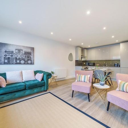 Smart Living By Lawsons Apartment Windsor Exterior photo