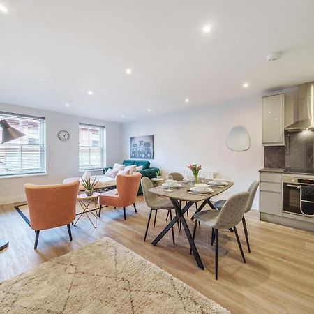 Smart Living By Lawsons Apartment Windsor Exterior photo