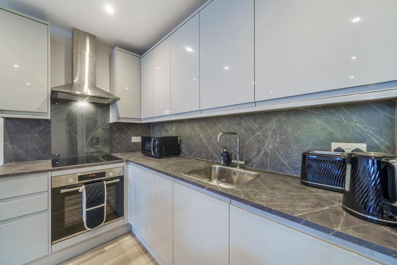 Smart Living By Lawsons Apartment Windsor Exterior photo