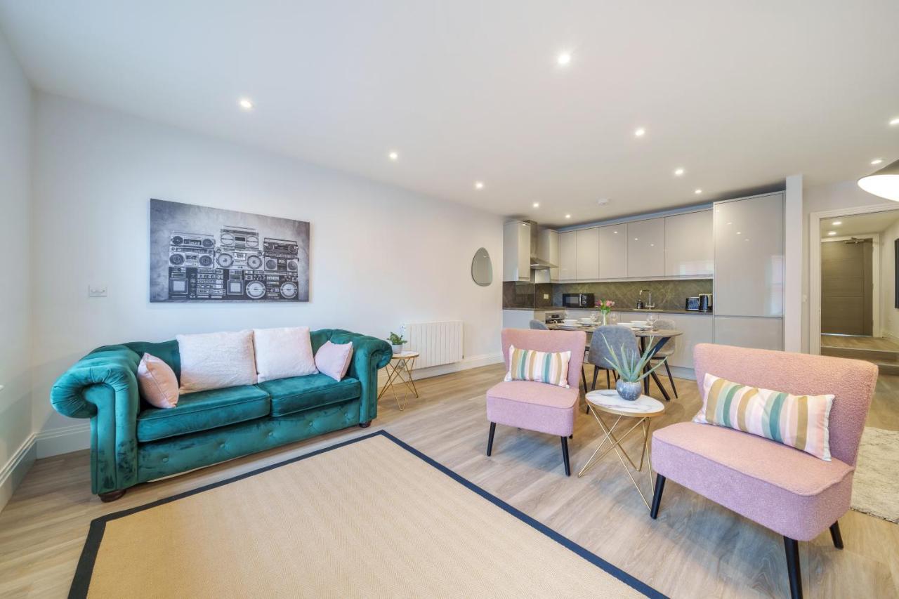 Smart Living By Lawsons Apartment Windsor Exterior photo