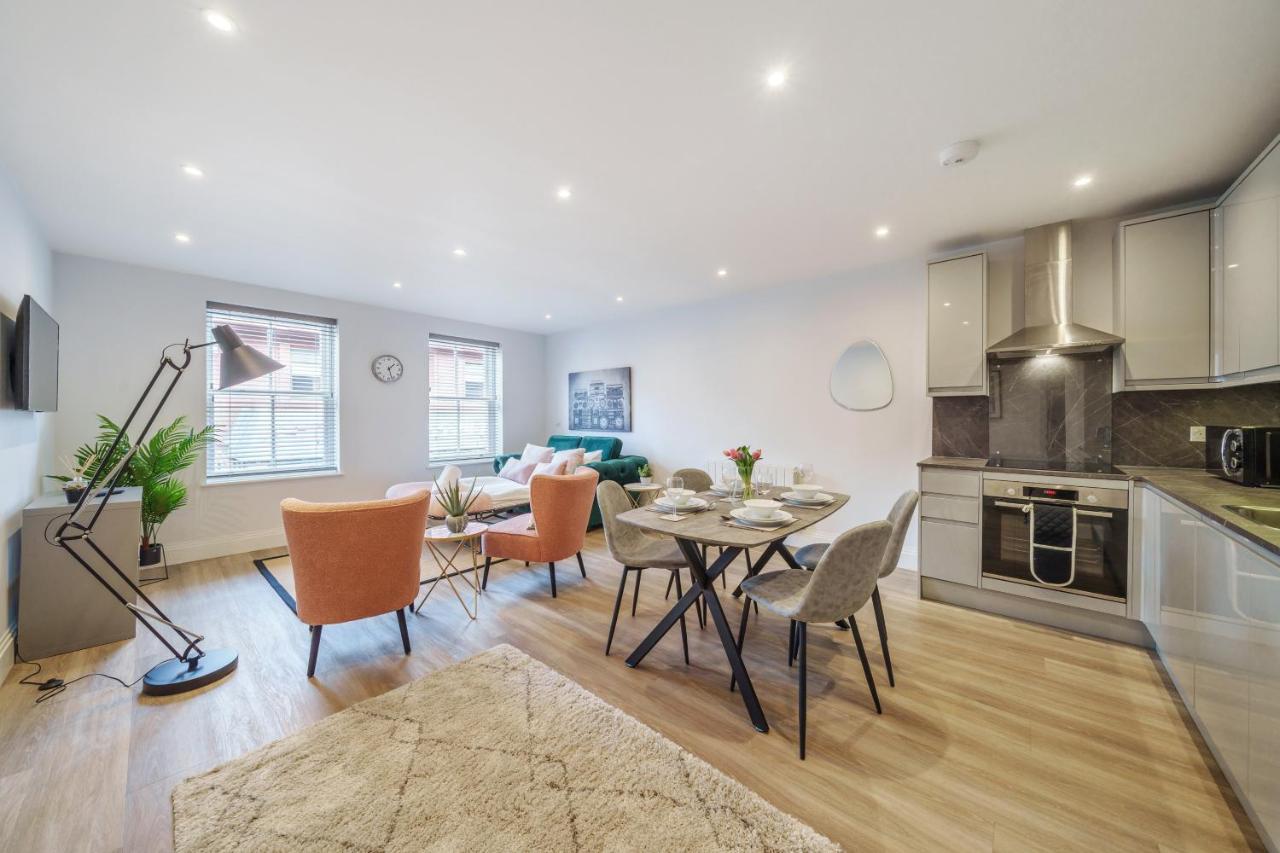 Smart Living By Lawsons Apartment Windsor Exterior photo