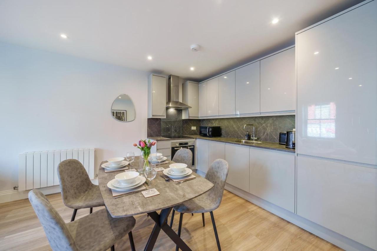 Smart Living By Lawsons Apartment Windsor Exterior photo