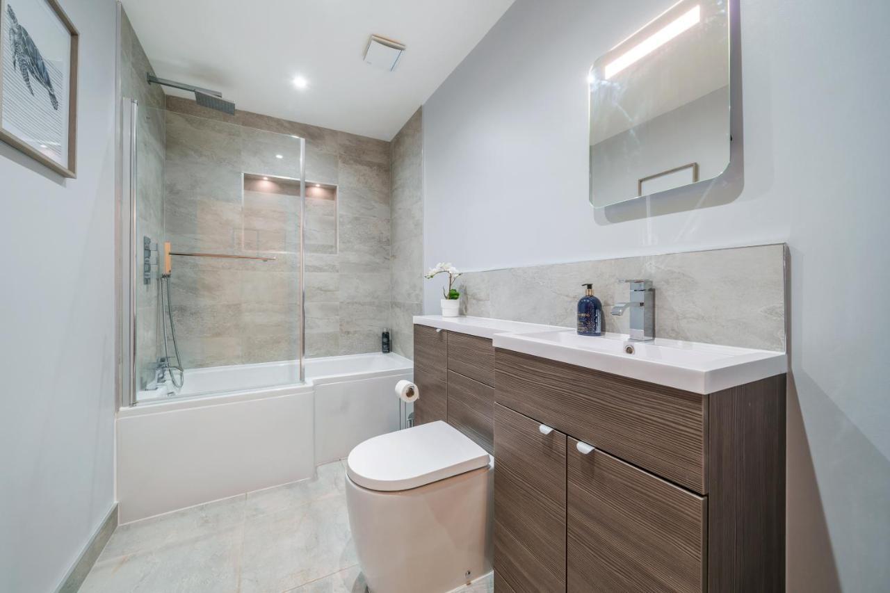 Smart Living By Lawsons Apartment Windsor Exterior photo